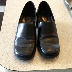 Naturalizer black pumps.